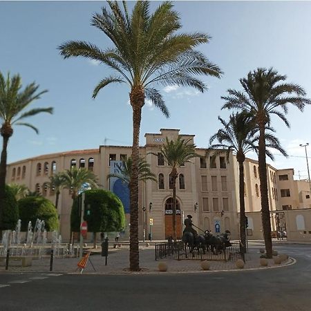 Estudio B Cerca De La Plaza De Toros Alicante Esterno foto